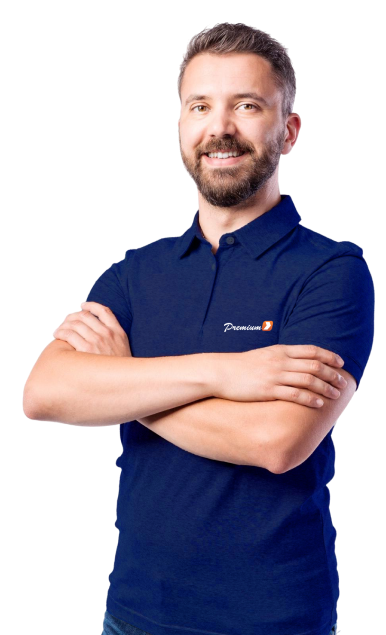 Consultor da Premium de braços cruzados